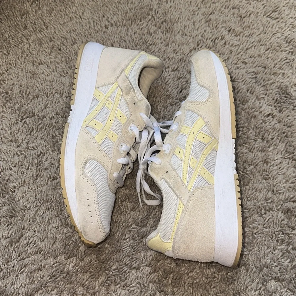 ASICS - Picture 1 of 3